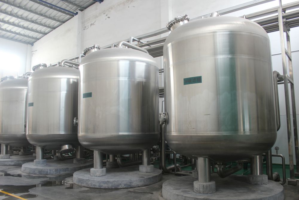 廣州(zhou)某(mou)某啤(pi)酒(jiu)100噸(dun)過(guo)濾(lv)輭化(hua)水工程