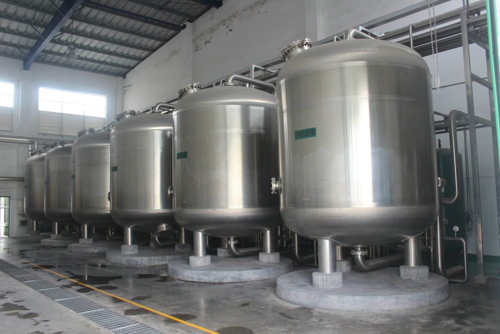 廣(guang)州(zhou)某某啤(pi)酒(jiu)100噸(dun)過(guo)濾輭(ruan)化水(shui)工(gong)程
